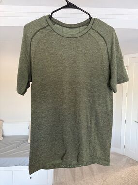 Men's Olive Green lululemon metal vent tech Short Sleeve Shirt